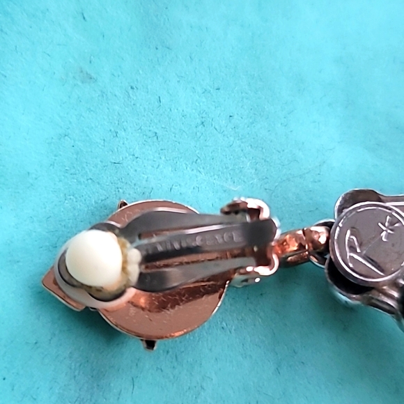 Reminiscence Runway collection earings - Picture 6 of 6